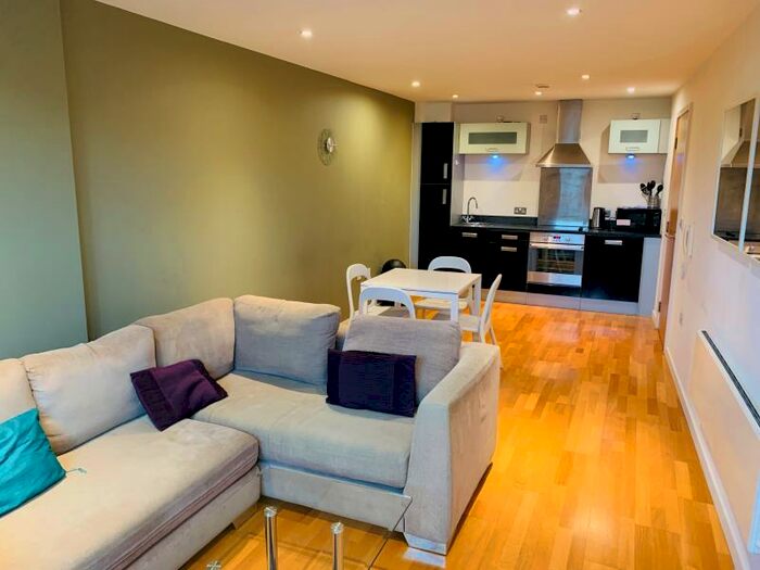 1 Bedroom Apartment To Rent In Gateway South, Marsh Lane, LS9