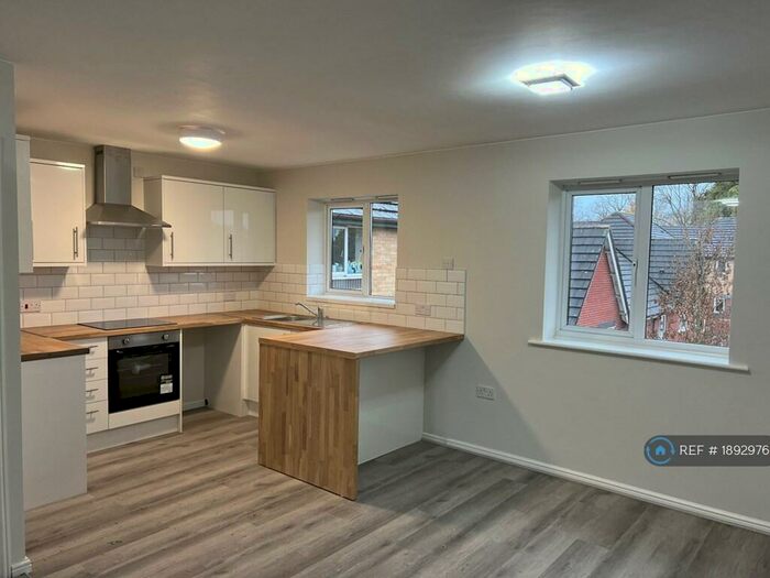 2 Bedroom Flat To Rent In Wythenshawe, Manchester, M22