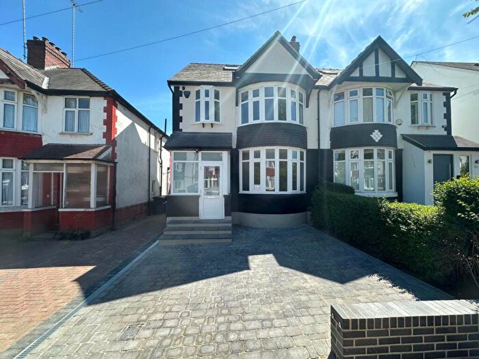 4 Bedroom Semi-Detached House To Rent In Thurlestone Avenue, London, N12