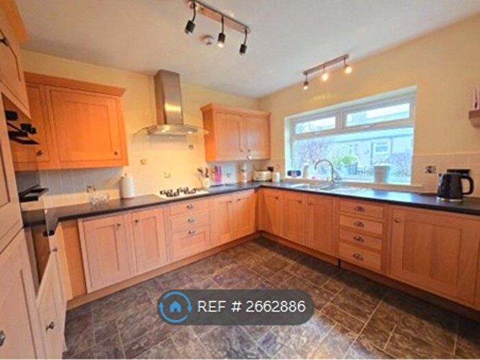 3 Bedroom Semi Detached House To Rent In Rooley Crescent, Bradford, BD6