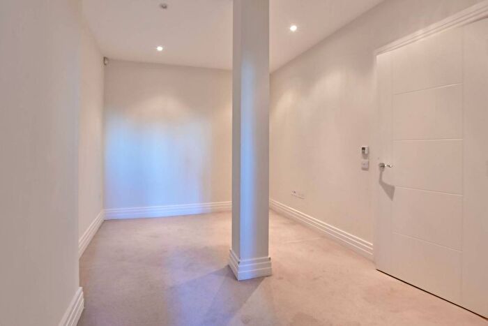 2 Bedroom Flat For Sale In Grafton Road, Camden, London, NW5