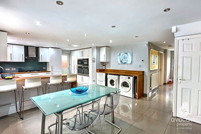 5 Bedroom Detached House For Sale In Lucerne Avenue, Bure Park, Bicester, OX26