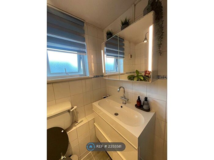1 Bedroom Flat To Rent In Caneland Court, Waltham Abbey, EN9