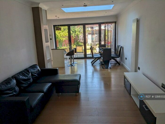 4 Bedroom Terraced House To Rent In Kings Road, Harrow, HA2