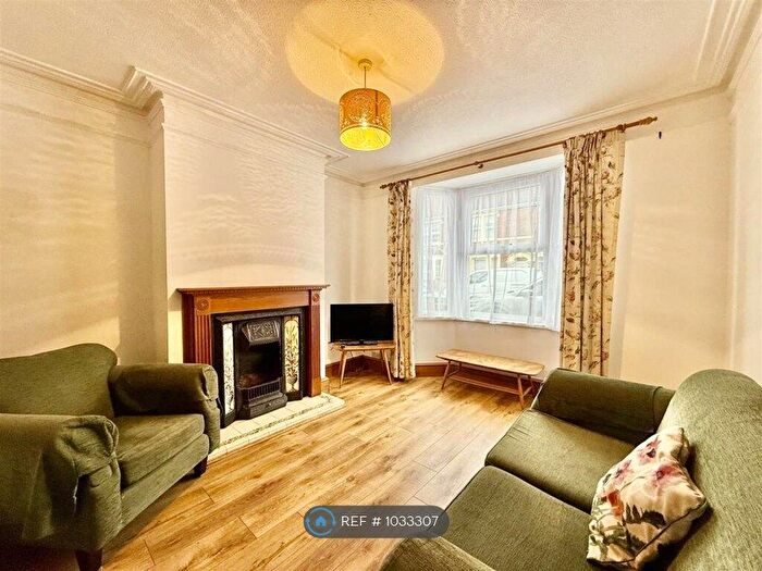 4 Bedroom Terraced House To Rent In Morrison St, Swindon, SN2