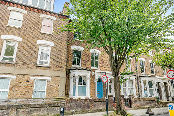 2 Bedroom Flat For Sale In Fairbridge Road, N19