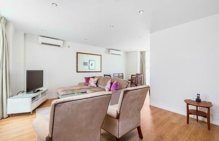 3 Bedroom Apartment To Rent In St Johns Wood Road, St Johns Wood, London, NW8