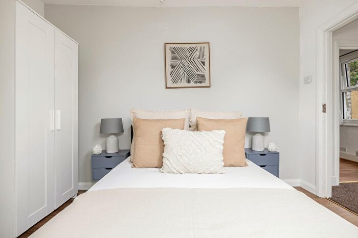 1 Bedroom Flat To Rent In Heathfield Road, Acton, W3