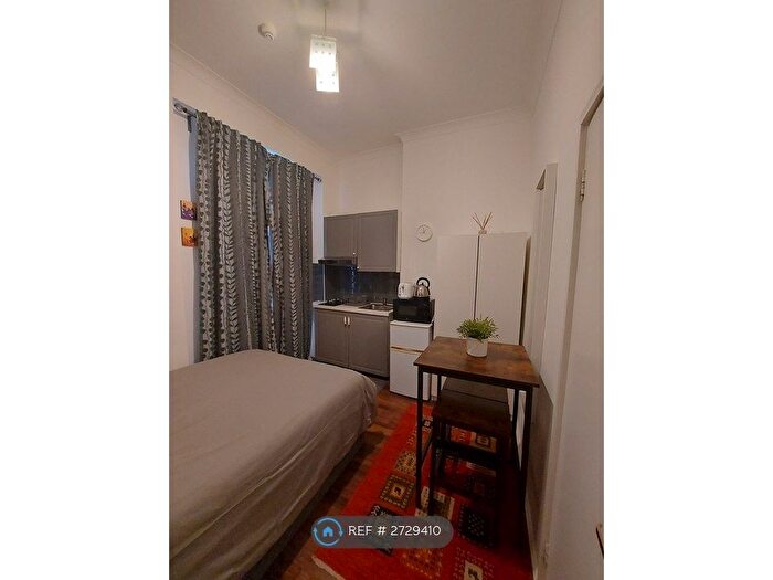 Studio To Rent In London, London, W12