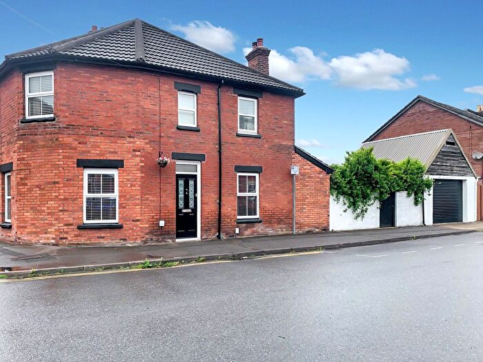 3 Bedroom End Of Terrace House For Sale In Middleton Road, Salisbury, SP2