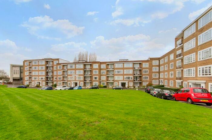 3 Bedroom Flat To Rent In Charter Way, Finchley, London, N3
