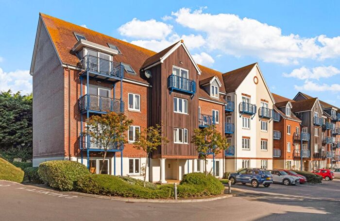 3 Bedroom Flat To Rent In Close To Weymouth Marina, DT4