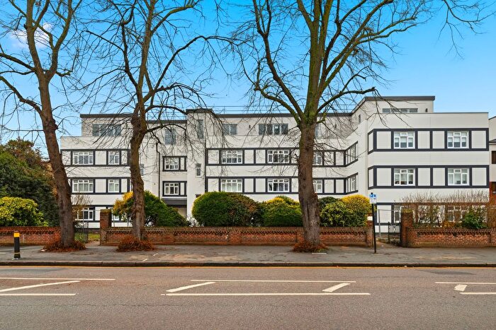 3 Bedroom Flat To Rent In Mapperley Close (), Wanstead, E11