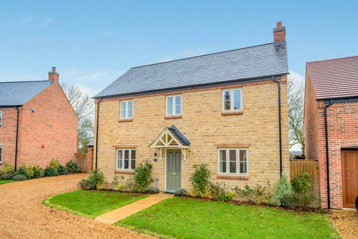 4 Bedroom House For Sale In Bradbery Close, Syresham, Brackley, NN13