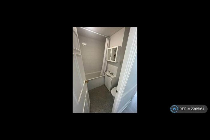 1 Bedroom Maisonette To Rent In Conifer Close, Waltham Cross, EN7