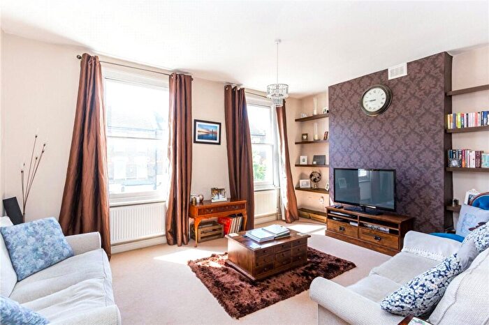 2 Bedroom Apartment To Rent In St Thomas's Road, London, N4