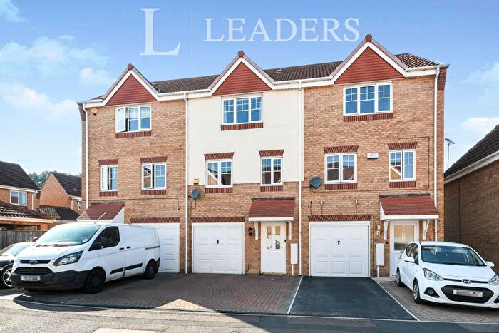 3 Bedroom Town House To Rent In White Rose Avenue, Berry Hill, NG18