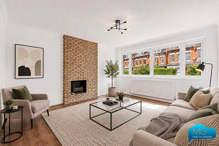 2 Bedroom Apartment For Sale In Heathville Road, Crouch End Boarders, London, N19