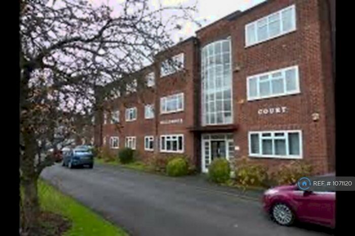 3 Bedroom Flat To Rent In Ballbrook Court, Manchester, M20