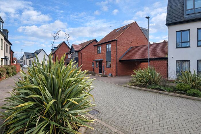 5 Bedroom Detached House For Sale In Friesland Avenue, Whitehouse, Milton Keynes, MK8