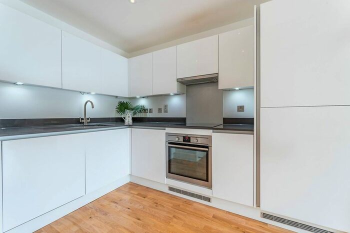 1 Bedroom Flat To Rent In Streatham High Road, Streatham, London, SW16