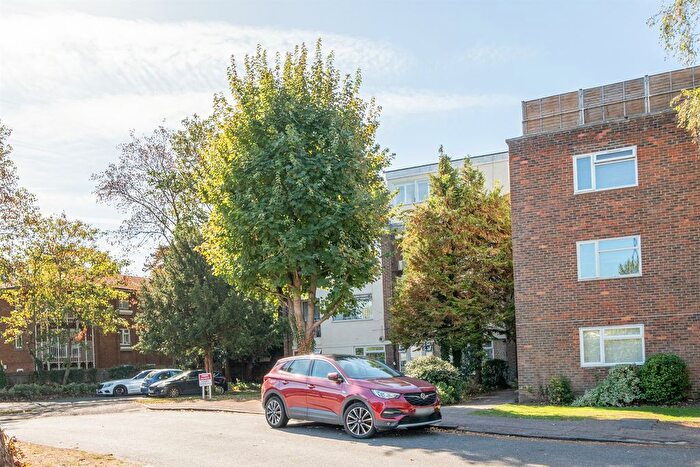 1 Bedroom Flat For Sale In Dunraven Drive, Enfield, EN2