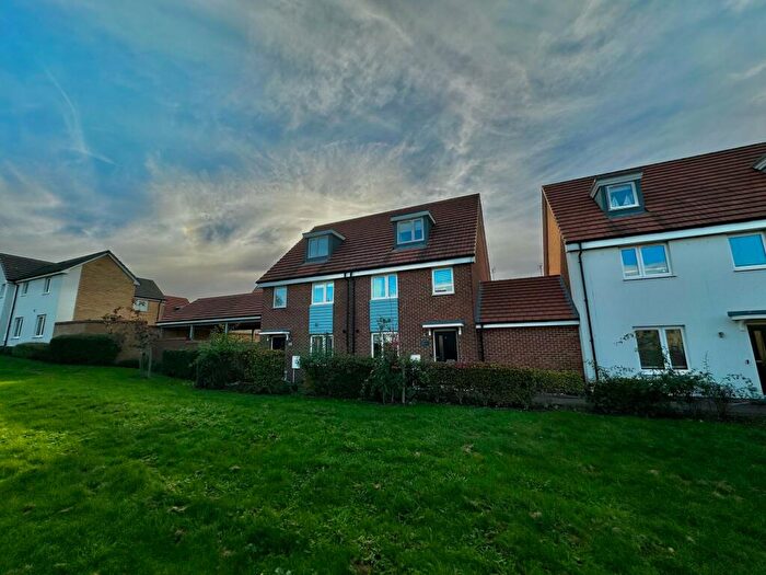 4 Bedroom Semi Detached House For Sale In Cheviot Crescent, Whitehouse, MK8