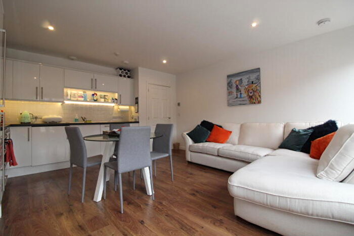 2 Bedroom Flat To Rent In Baker Street, /, Shawlands, G41