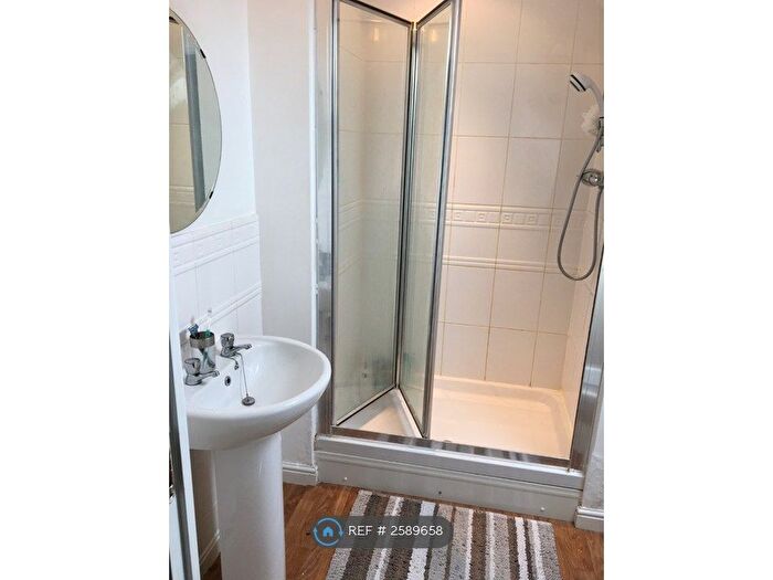 3 Bedroom Semi-Detached House To Rent In Colecourt, Coventry, CV6