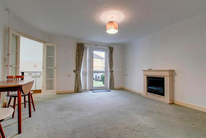 1 Bedroom Flat For Sale In Mclay Court, St. Fagans Road, Fairwater, Cardiff, CF5