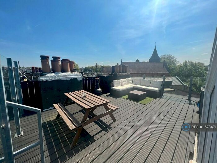 4 Bedroom Flat To Rent In Boutflower Road, London, SW11