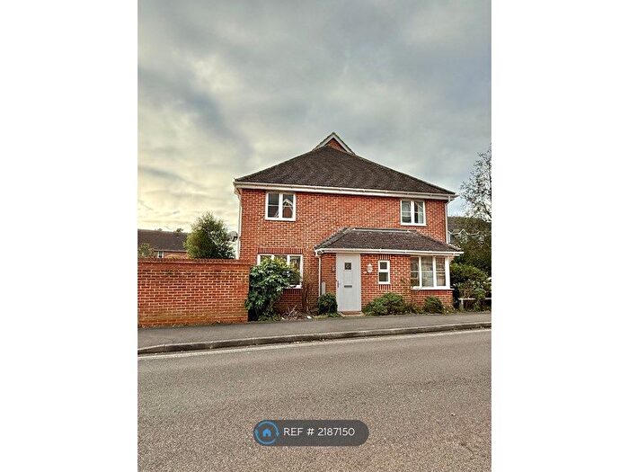 4 Bedroom Semi-Detached House To Rent In Bostock Road, Chichester, PO19