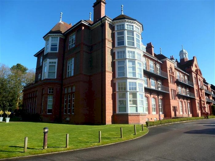 2 Bedroom Flat To Rent In Kingswood Park, Kingswood, Frodsham, WA6
