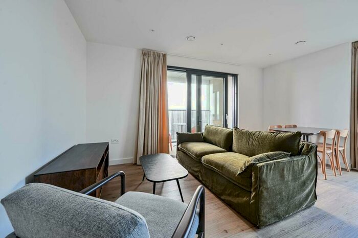 2 Bedroom Flat To Rent In Reed Avenue, Bow, London, E3