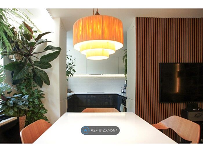 2 Bedroom Flat To Rent In Weavers Way, London, NW1