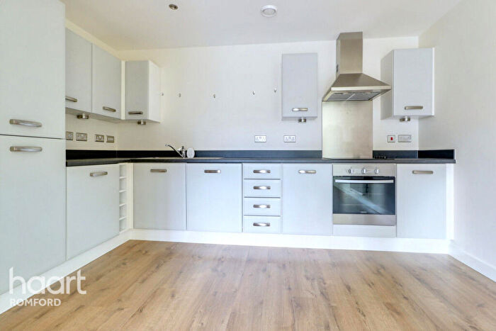 1 Bedroom Apartment For Sale In Chapel Court, Romford, RM7