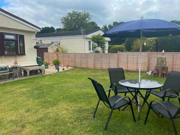 3 Bedroom Mobile/park Home For Sale In Crookham Park, Thatcham, RG19