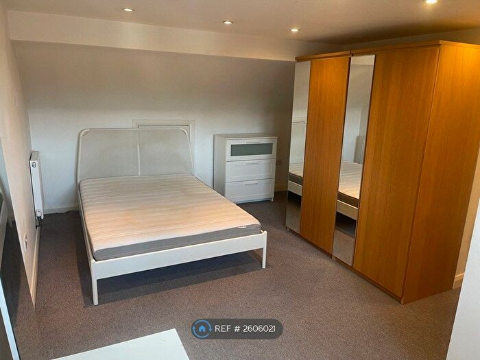 3 Bedroom Maisonette To Rent In Askew Road, London, W12