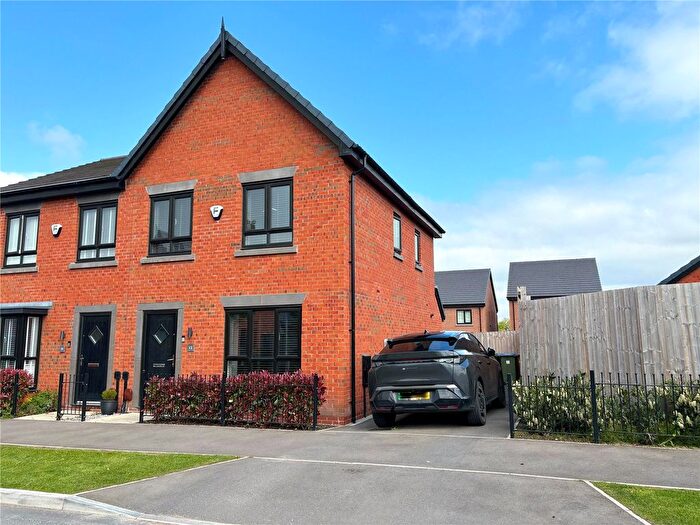 3 Bedroom Semi-Detached House For Sale In Workers Way, Heywood, Greater Manchester, OL10