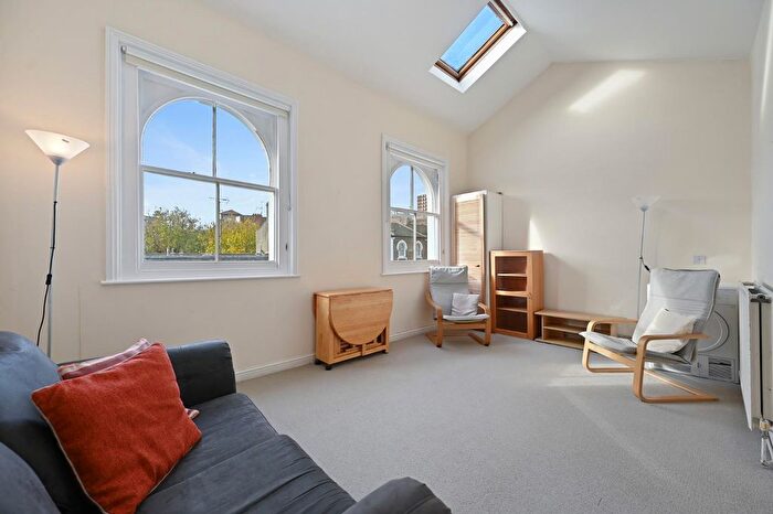 2 Bedroom Flat To Rent In Woodstock Grove, London, W12