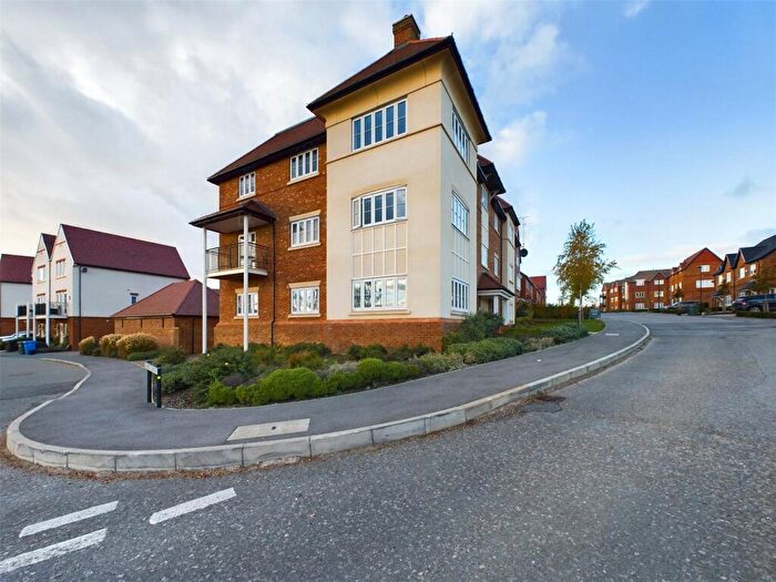 2 Bedroom Flat To Rent In Rosebay Crescent, Warfield, Berkshire, RG42