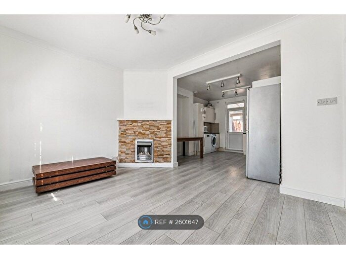 3 Bedroom Detached House To Rent In South Croft Road Tooting, London, SW17