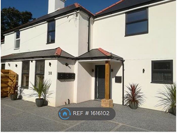 2 Bedroom Flat To Rent In North Street, Carshalton, SM5