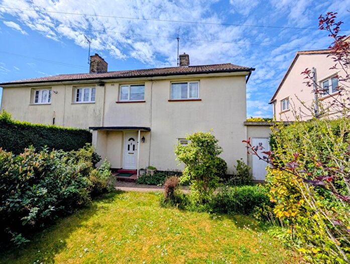 3 Bedroom Semi-Detached House For Sale In Wilbury Close, Letchworth Garden City, SG6
