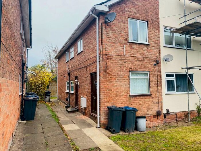 2 Bedroom Ground Maisonette To Rent In West Heath Road, Northfield, B31