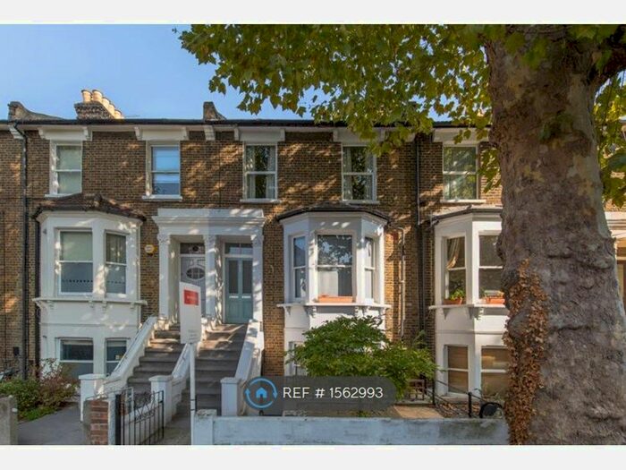 1 Bedroom Flat To Rent In Benhill Road, London, SE5