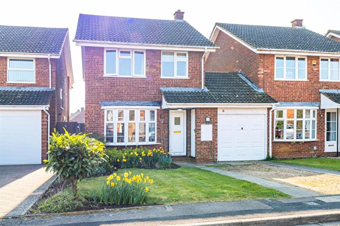 3 Bedroom Link Detached House For Sale In Hotch Croft, Cranfield, Bedford, MK43