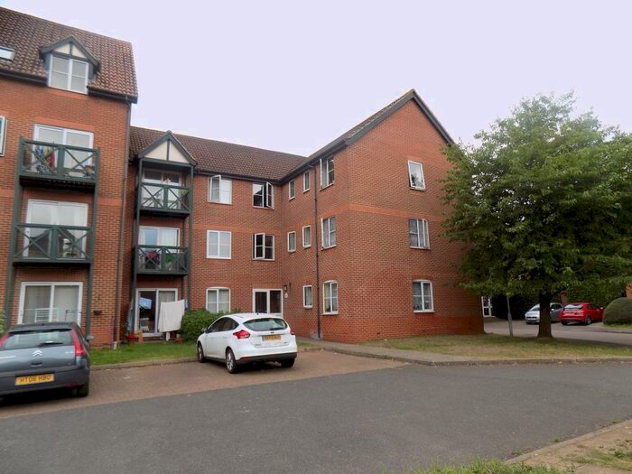 2 Bedroom Apartment To Rent In Admirals Court, Rose Kiln Lane, RG1
