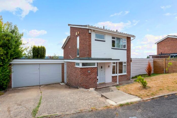 3 Bedroom Detached House To Rent In Barnards Hill Marlow, SL7