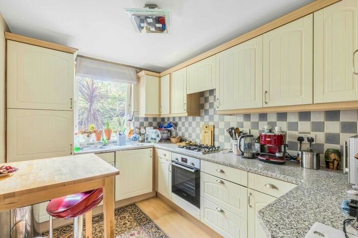 2 Bedroom Flat To Rent In Beaumont Road, London, SW19